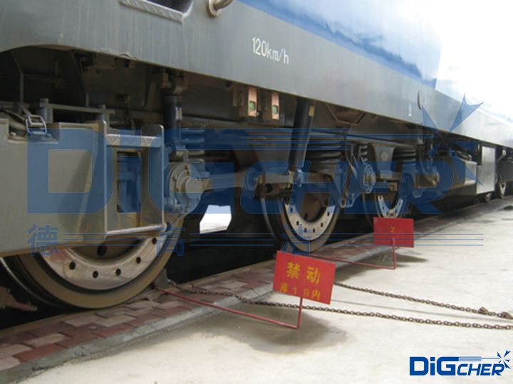 大功率牽引機(jī)車(chē)底盤(pán)清潔系統(tǒng)