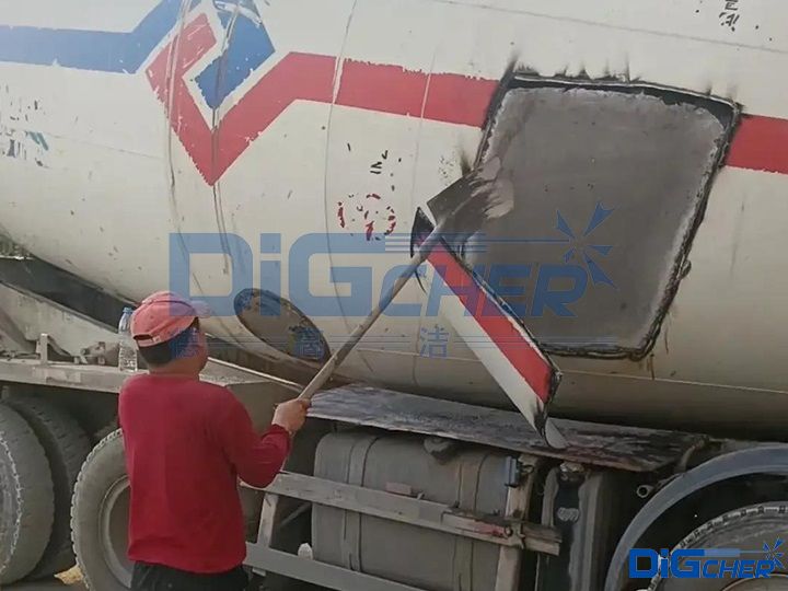 混凝土攪拌罐車水泥凝固
